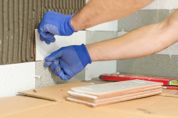 How to repair and replace damaged porcelain stoneware tiles